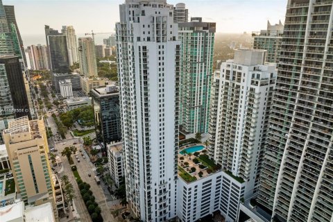 Condo in Miami, Florida, 1 bedroom  № 1081024 - photo 1