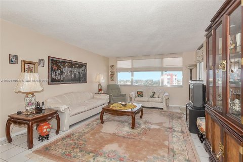 Condominio en venta en Hallandale Beach, Florida, 1 dormitorio, 68.84 m2 № 574249 - foto 7