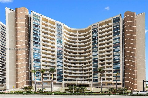 Condominio en venta en Hallandale Beach, Florida, 1 dormitorio, 68.84 m2 № 574249 - foto 1