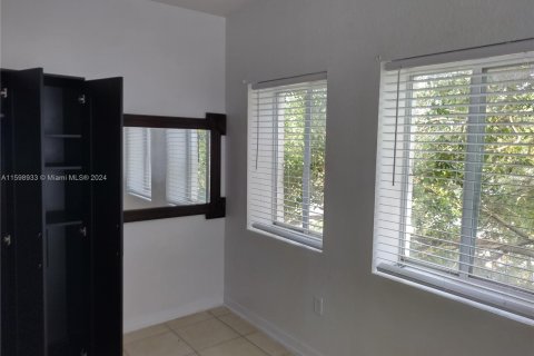 Condo in Miami, Florida, 2 bedrooms  № 1208353 - photo 19