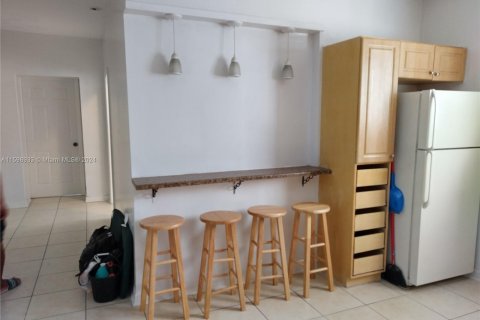 Condo in Miami, Florida, 2 bedrooms  № 1208353 - photo 6