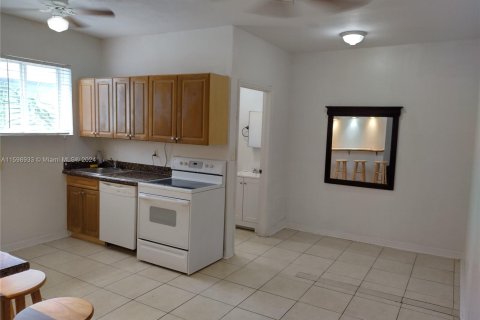 Condo in Miami, Florida, 2 bedrooms  № 1208353 - photo 11