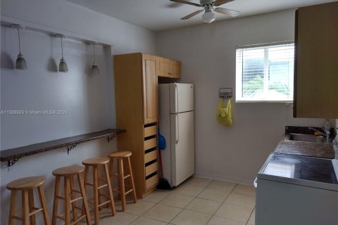 Condo in Miami, Florida, 2 bedrooms  № 1208353 - photo 7