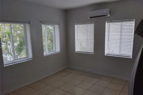 Condo in Miami, Florida, 2 bedrooms  № 1208353 - photo 17