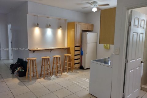 Condo in Miami, Florida, 2 bedrooms  № 1208353 - photo 8