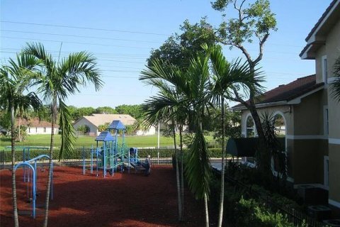 Copropriété à vendre à Coral Springs, Floride: 2 chambres, 91.42 m2 № 1135323 - photo 1