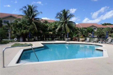 Copropriété à vendre à Coral Springs, Floride: 2 chambres, 91.42 m2 № 1135323 - photo 2