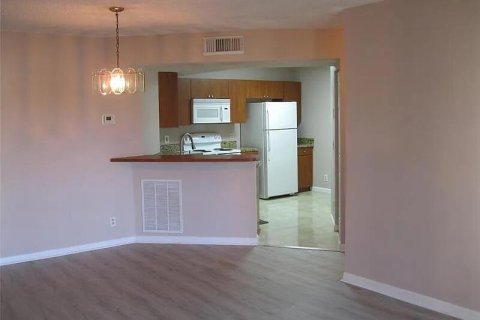 Condo in Coral Springs, Florida, 2 bedrooms  № 1135323 - photo 5