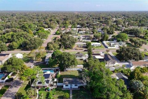 House in Saint Petersburg, Florida 3 bedrooms, 113.71 sq.m. № 1366320 - photo 2