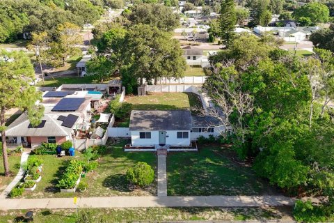 House in Saint Petersburg, Florida 3 bedrooms, 113.71 sq.m. № 1366320 - photo 3