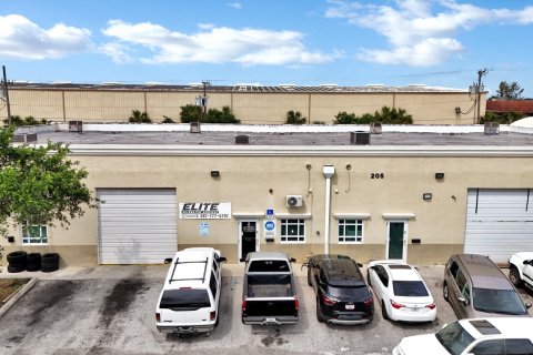 Commercial property in Lake Worth, Florida № 1100790 - photo 5