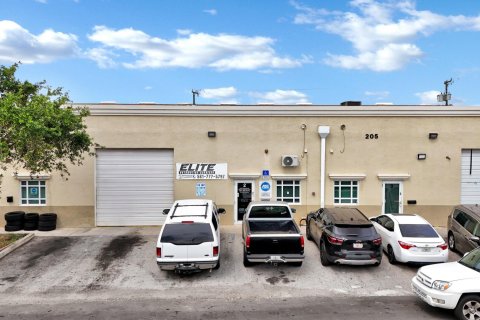 Commercial property in Lake Worth, Florida № 1100790 - photo 4