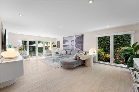 Casa en venta en Miami Beach, Florida, 4 dormitorios, 398.27 m2 № 1389563 - foto 4