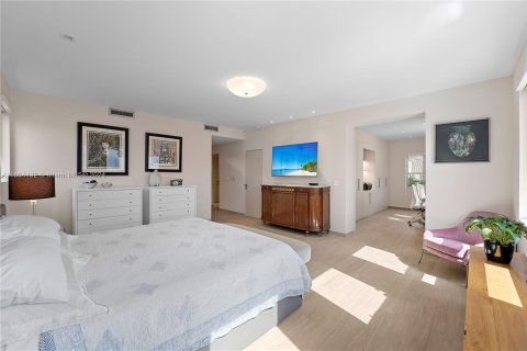 Casa en venta en Miami Beach, Florida, 4 dormitorios, 398.27 m2 № 1389563 - foto 24