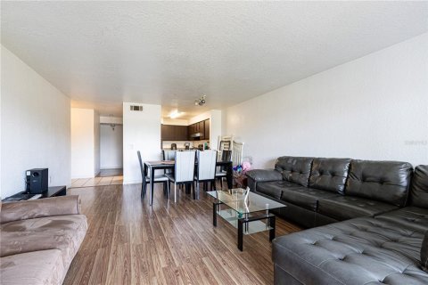 Condo in Orlando, Florida, 1 bedroom  № 1169605 - photo 12