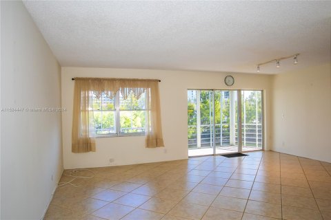 Copropriété à vendre à Hallandale Beach, Floride: 2 chambres, 105.44 m2 № 981294 - photo 4