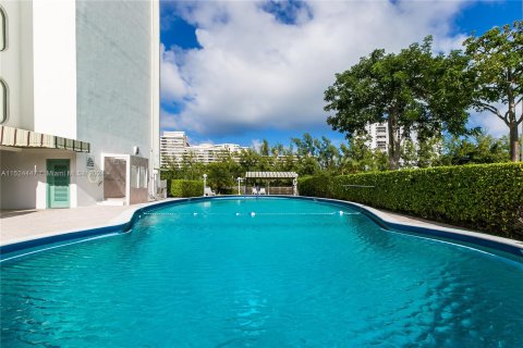 Condominio en venta en Hallandale Beach, Florida, 2 dormitorios, 105.44 m2 № 981294 - foto 26