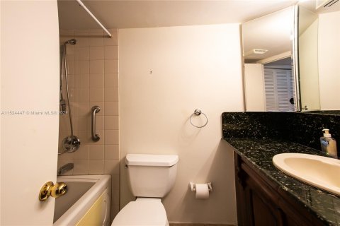 Condominio en venta en Hallandale Beach, Florida, 2 dormitorios, 105.44 m2 № 981294 - foto 23
