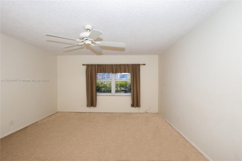 Copropriété à vendre à Hallandale Beach, Floride: 2 chambres, 105.44 m2 № 981294 - photo 22