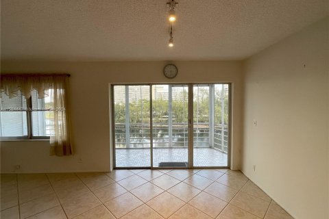 Copropriété à vendre à Hallandale Beach, Floride: 2 chambres, 105.44 m2 № 981294 - photo 7