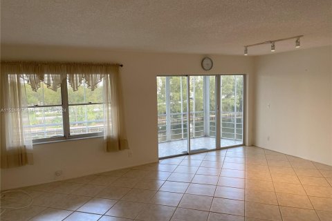 Copropriété à vendre à Hallandale Beach, Floride: 2 chambres, 105.44 m2 № 981294 - photo 5