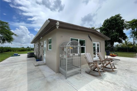 House in Homestead, Florida 3 bedrooms, 84.73 sq.m. № 681840 - photo 6