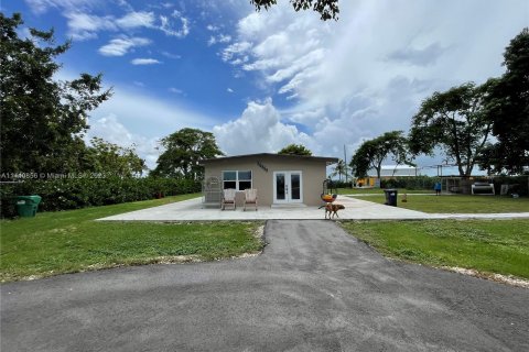 House in Homestead, Florida 3 bedrooms, 84.73 sq.m. № 681840 - photo 22