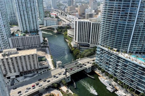 Condo in Miami, Florida, 1 bedroom  № 1378896 - photo 1