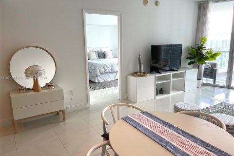 Condo in Miami, Florida, 1 bedroom  № 1378896 - photo 3