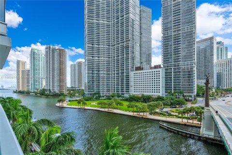 Condo in Miami, Florida, 1 bedroom  № 1378896 - photo 24