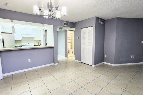 Copropriété à vendre à Hialeah, Floride: 2 chambres, 84.36 m2 № 1378898 - photo 5