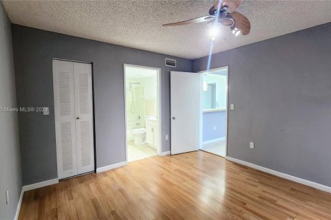 Copropriété à vendre à Hialeah, Floride: 2 chambres, 84.36 m2 № 1378898 - photo 12