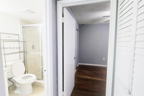 Copropriété à vendre à Hialeah, Floride: 2 chambres, 84.36 m2 № 1378898 - photo 21