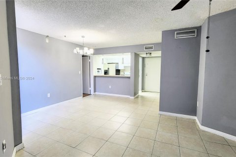 Copropriété à vendre à Hialeah, Floride: 2 chambres, 84.36 m2 № 1378898 - photo 4