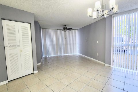 Copropriété à vendre à Hialeah, Floride: 2 chambres, 84.36 m2 № 1378898 - photo 8