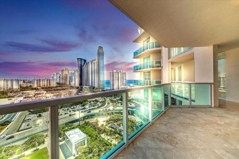 Condominio en venta en Sunny Isles Beach, Florida, 4 dormitorios, 270.44 m2 № 1206502 - foto 5