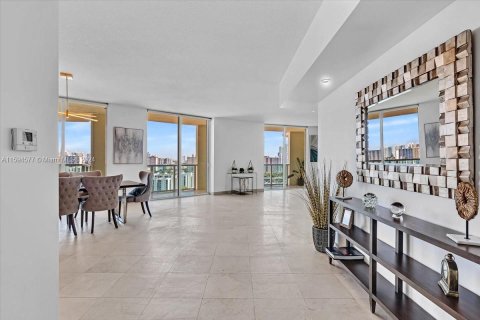 Condo in Sunny Isles Beach, Florida, 4 bedrooms  № 1206502 - photo 2