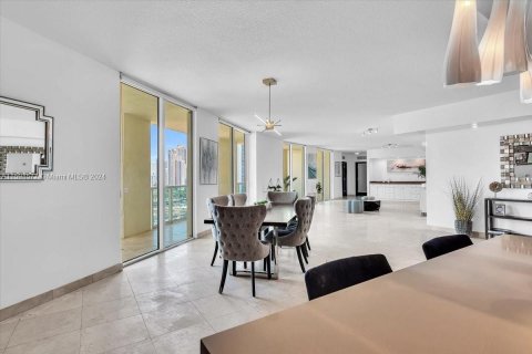 Condo in Sunny Isles Beach, Florida, 4 bedrooms  № 1206502 - photo 28