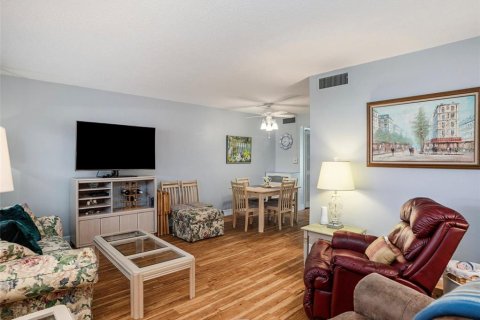 Condo in Zephyrhills, Florida, 1 bedroom  № 1193990 - photo 21