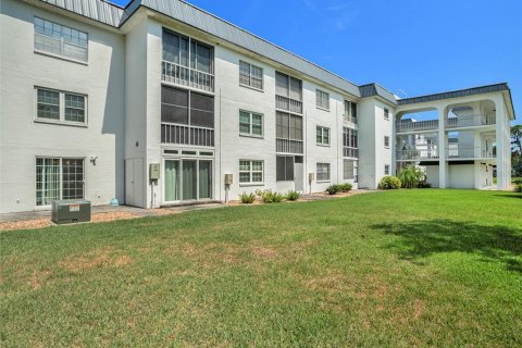 Condo in Zephyrhills, Florida, 1 bedroom  № 1193990 - photo 20