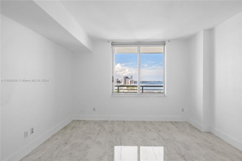 Condominio en alquiler en Miami, Florida, 1 dormitorio, 78.6 m2 № 1367286 - foto 4