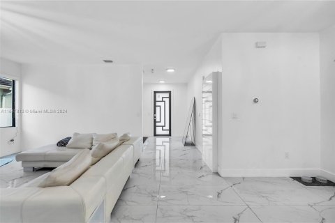 Villa ou maison à vendre à Miami, Floride: 4 chambres, 206.61 m2 № 1365500 - photo 8