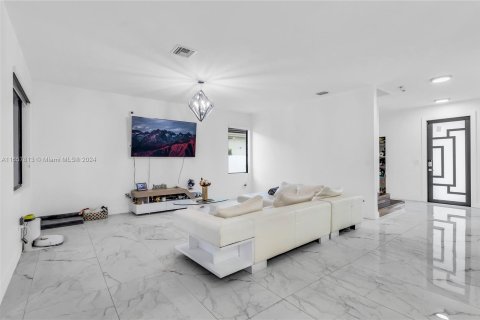 Villa ou maison à vendre à Miami, Floride: 4 chambres, 206.61 m2 № 1365500 - photo 6