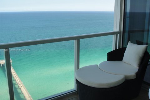 Condo in Sunny Isles Beach, Florida, 2 bedrooms  № 4592 - photo 18