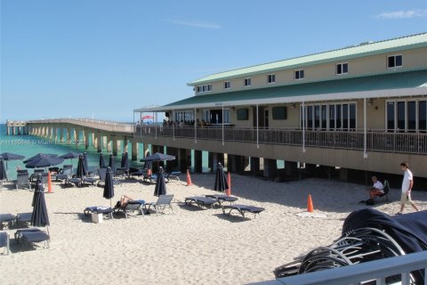 Condo in Sunny Isles Beach, Florida, 2 bedrooms  № 4592 - photo 20