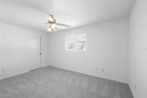 House in Cape Coral, Florida 3 bedrooms, 237.55 sq.m. № 800391 - photo 23