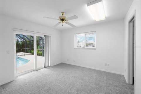Villa ou maison à vendre à Cape Coral, Floride: 3 chambres, 237.55 m2 № 800391 - photo 25