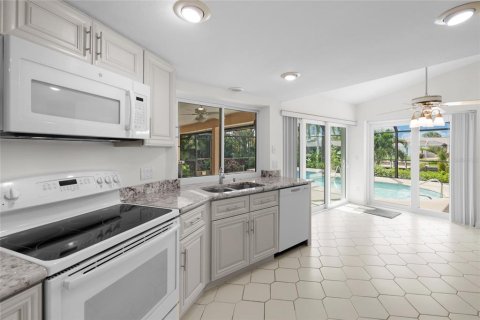 Villa ou maison à vendre à Cape Coral, Floride: 3 chambres, 237.55 m2 № 800391 - photo 19