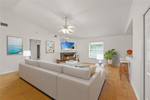 Villa ou maison à vendre à Cape Coral, Floride: 3 chambres, 237.55 m2 № 800391 - photo 16