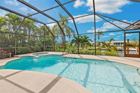 Villa ou maison à vendre à Cape Coral, Floride: 3 chambres, 237.55 m2 № 800391 - photo 30